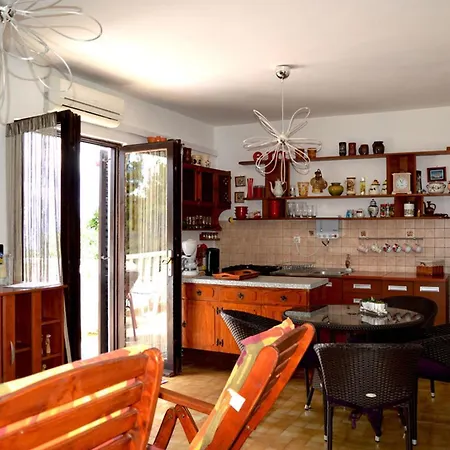 Ela - Very Close To Apartament Rogač