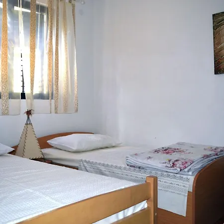 Apartament Ela *